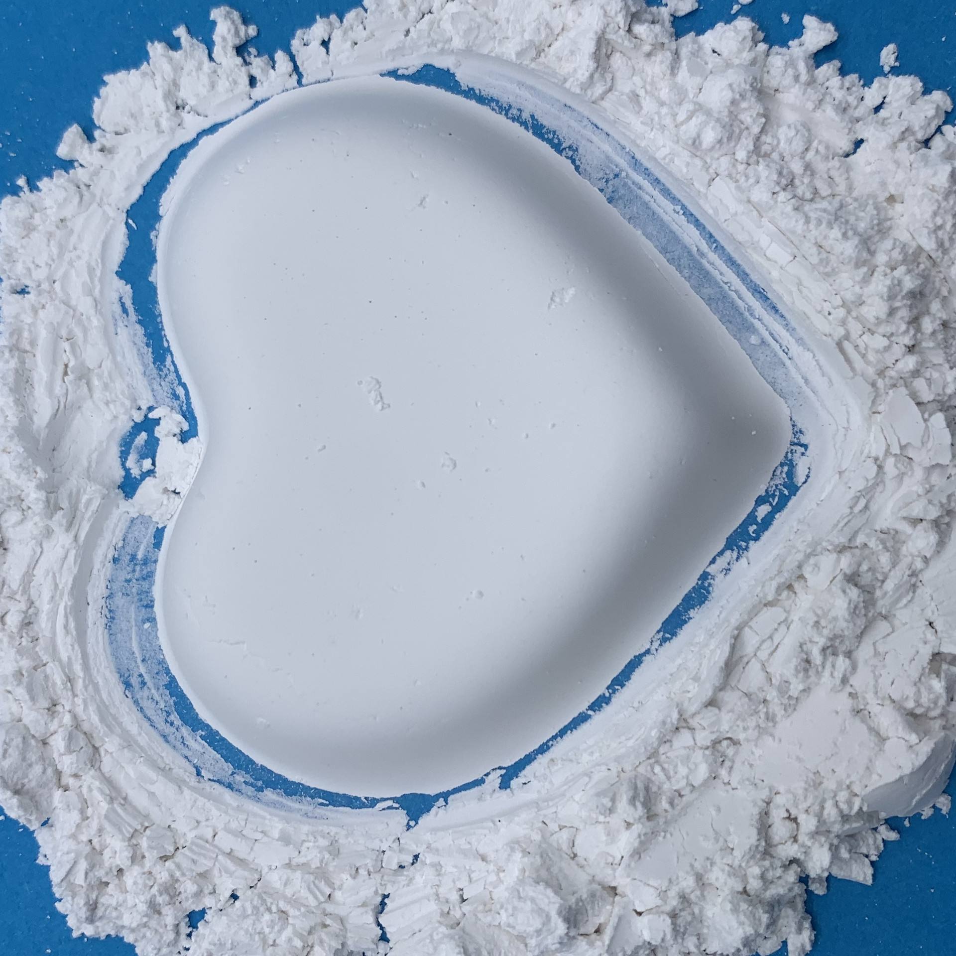 白炭黑是什么材料制作成的