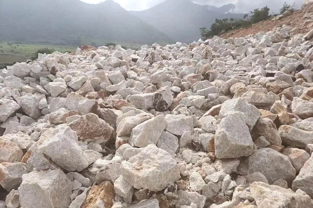 二氧化硅矿石多少钱一吨